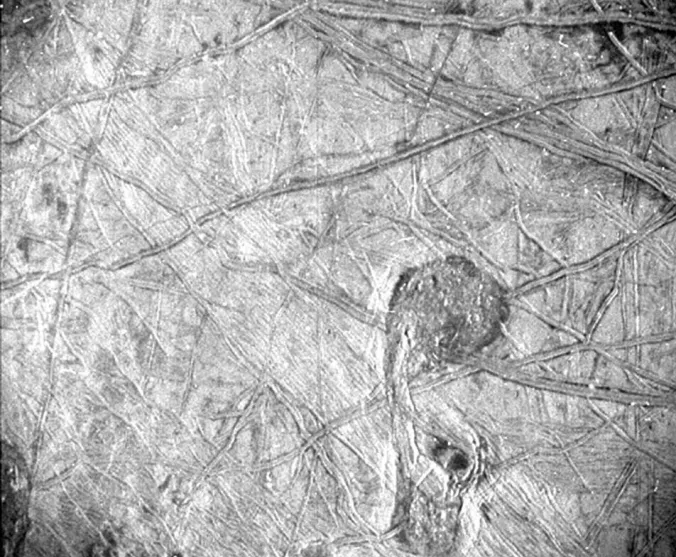 Marcas en la superficie de Europa, luna de Júpiter